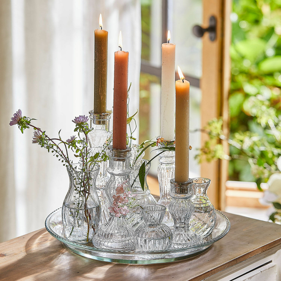 Bandeja con portavelas y jarrones Hilevor
