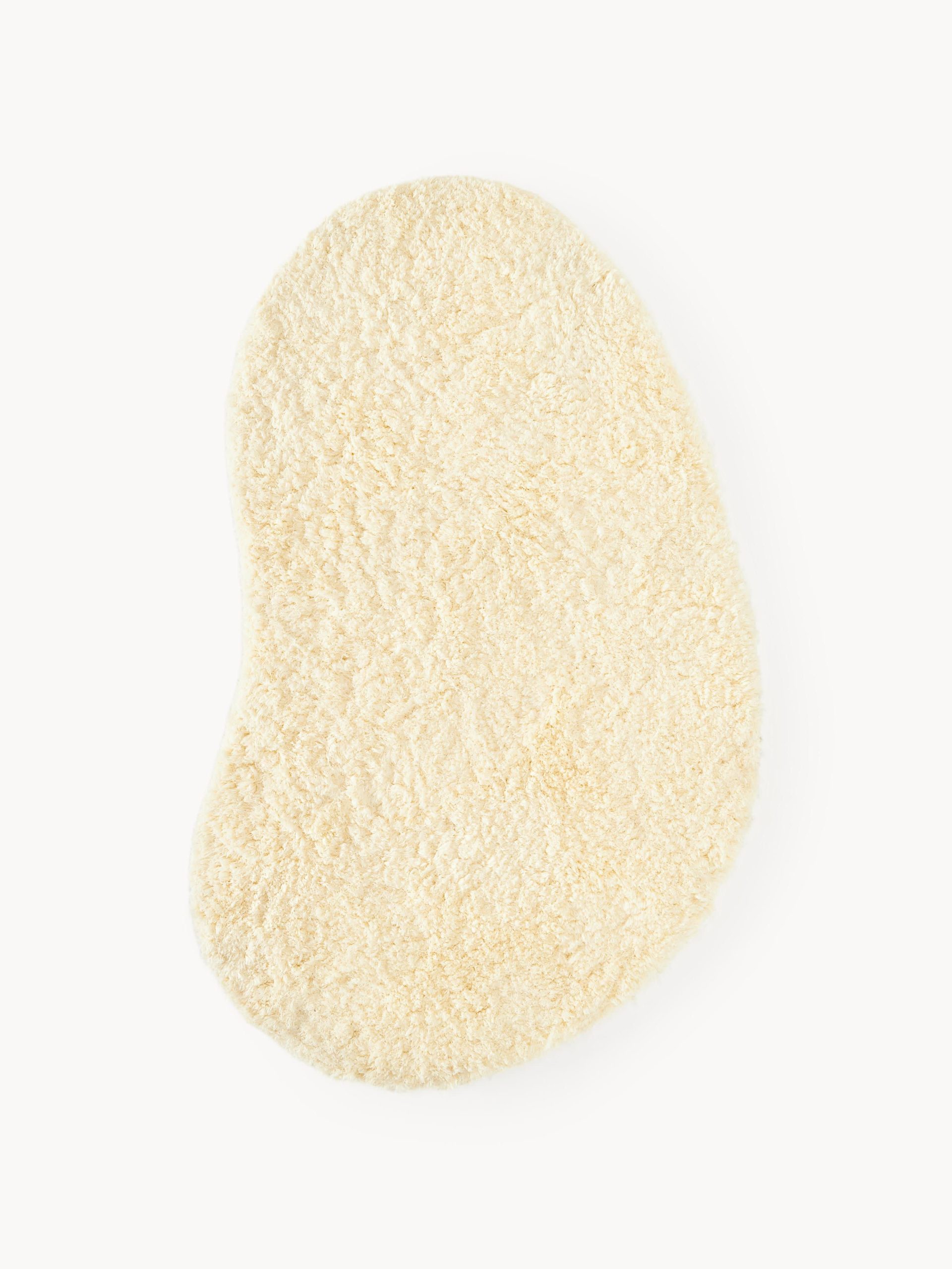 Alfombra artesanal con forma orgánica Tully