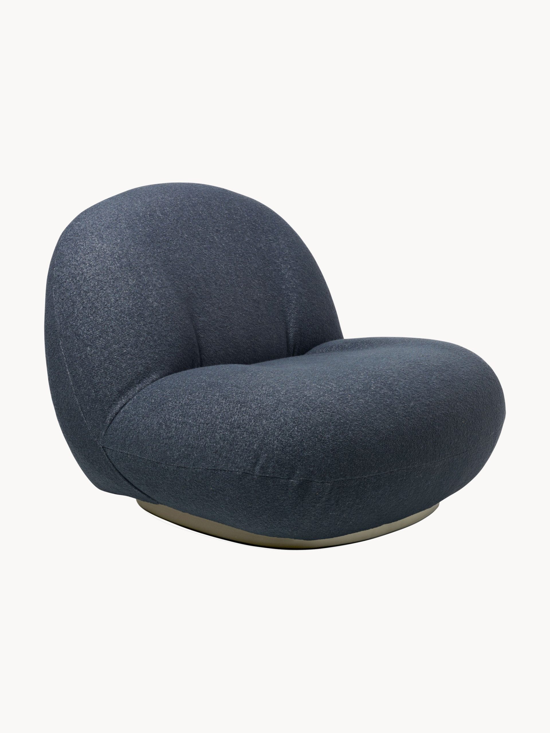 Sillón giratorio en tejido bouclé Pacha, GUBI for UNICEF