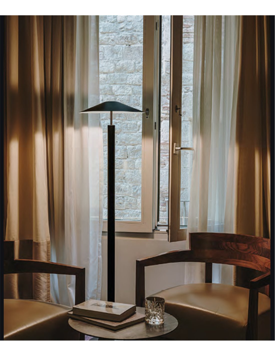 Lámpara de Pie H - LedsC4 - Diseño minimalista