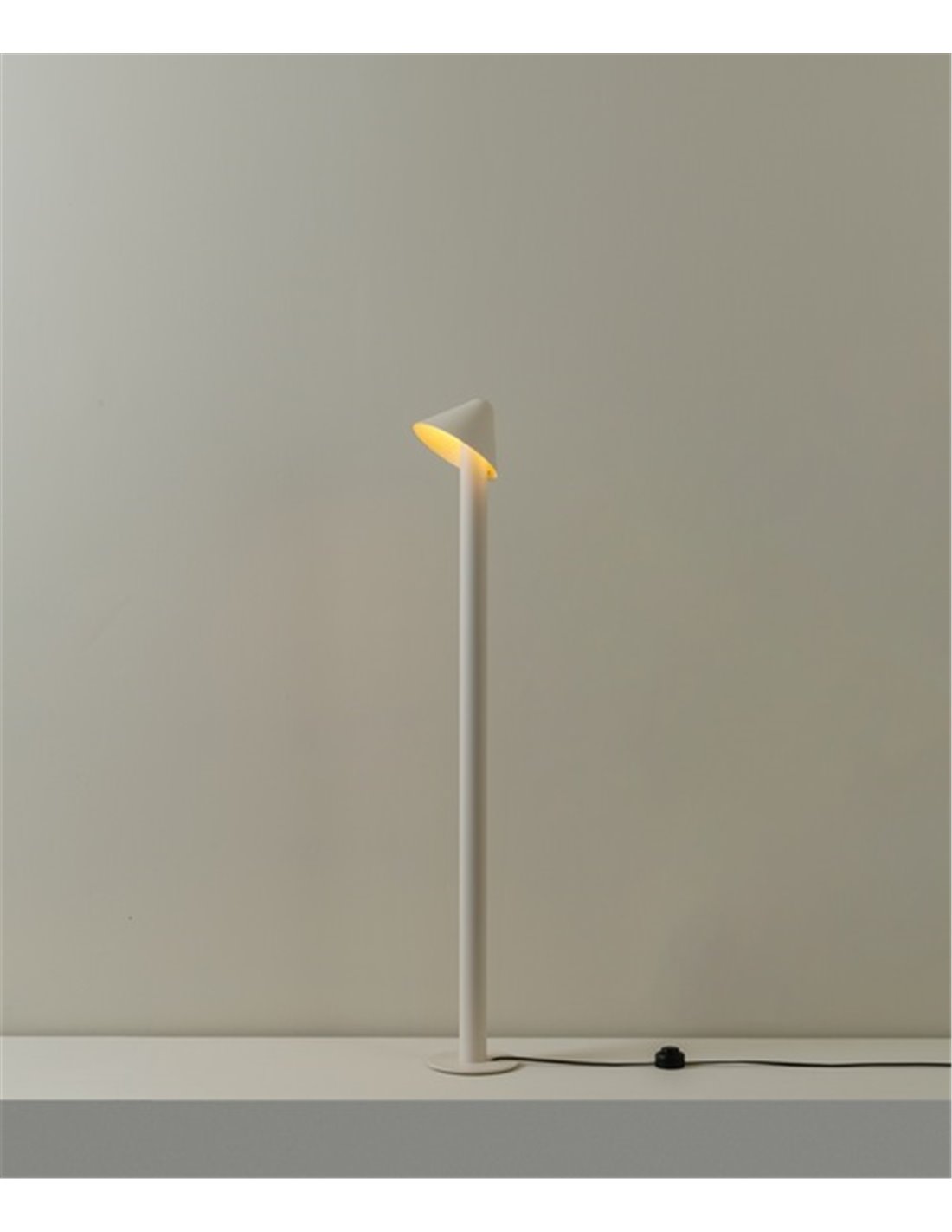 Lámpara de pie Shita - Milan - Lámpara minimalista, pantalla orientable